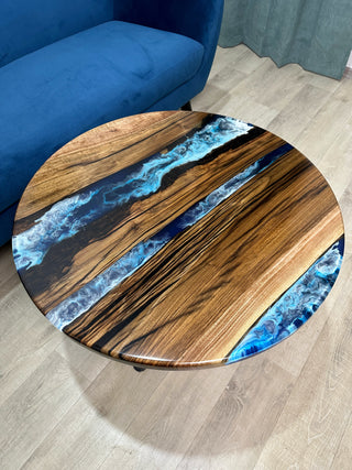 Runder Ocean Art Couchtisch aus Walnussholz