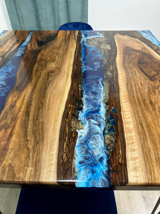 Quadratischer River-Esstisch aus Epoxidharz