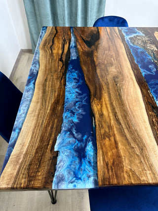 Quadratischer River-Esstisch aus Epoxidharz