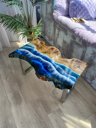 Live-Edge-Couchtisch aus Kunstharz mit Ozeanmotiv