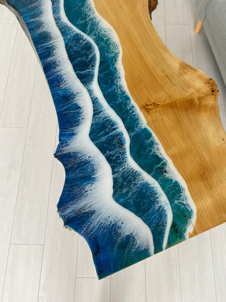 Live Edge Epoxy-Beistelltisch