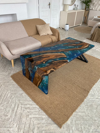 Couchtisch aus Holz und Epoxidharz „Waterfall“
