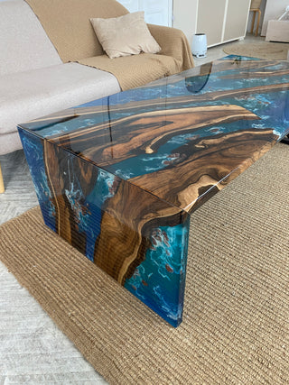 Couchtisch aus Holz und Epoxidharz „Waterfall“