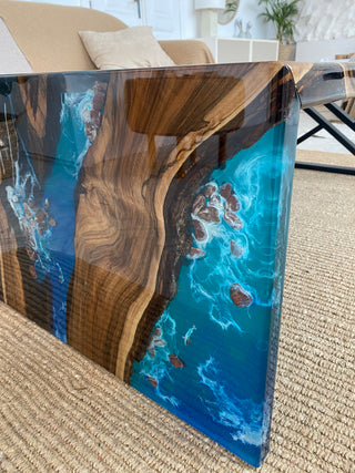 Couchtisch aus Holz und Epoxidharz „Waterfall“