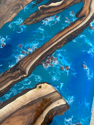 Couchtisch aus Holz und Epoxidharz „Waterfall“