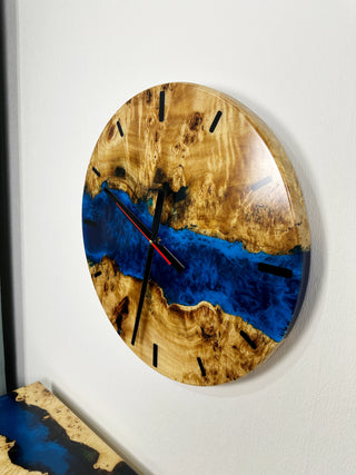 Blaue Wanduhr aus Kunstharz