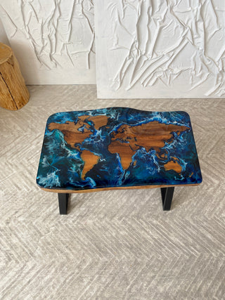 Epoxy-Couchtisch mit Weltkarte