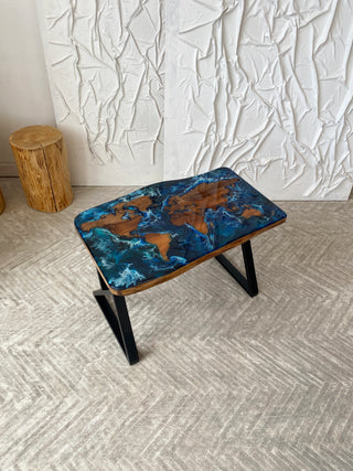 Epoxy-Couchtisch mit Weltkarte