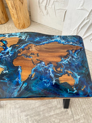 Epoxy-Couchtisch mit Weltkarte