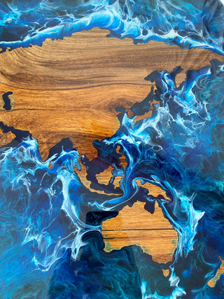 Epoxy-Couchtisch mit Weltkarte