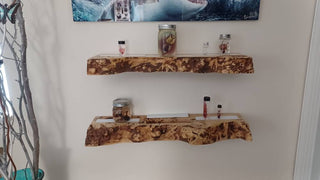 Holz-Epoxid-Regale mit Licht