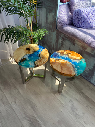 Set mit 2 Tischen aus Epoxidharz