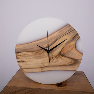Uhr aus Holzharz