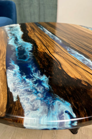 Runder Ocean Art Couchtisch aus Walnussholz
