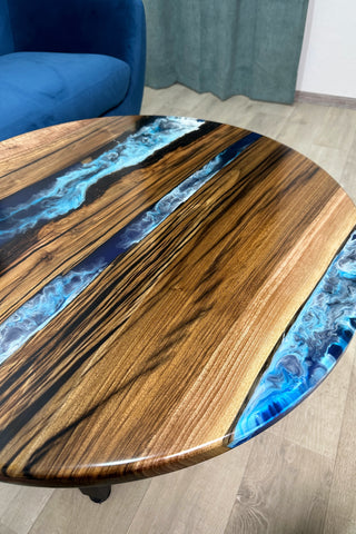 Runder Ocean Art Couchtisch aus Walnussholz