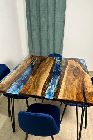 Quadratischer River-Esstisch aus Epoxidharz