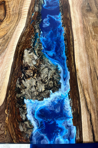 Quadratischer River-Esstisch aus Epoxidharz