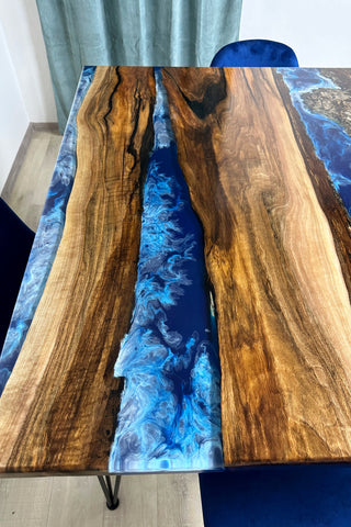 Quadratischer River-Esstisch aus Epoxidharz