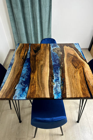 Quadratischer River-Esstisch aus Epoxidharz