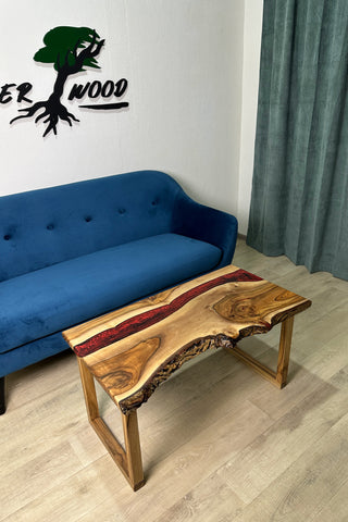 Couchtisch aus rotem Epoxid-Flusswalnussholz