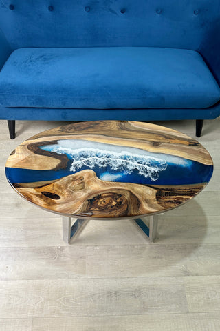 Klarer blauer Epoxidharz-Couchtisch River