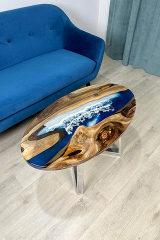 Klarer blauer Epoxidharz-Couchtisch River