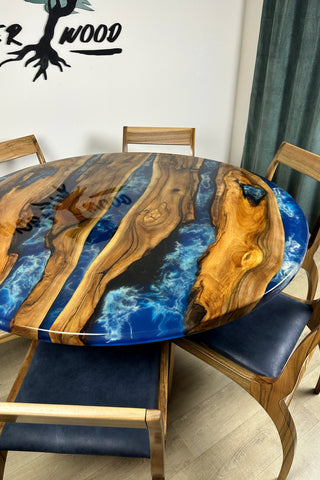 Quadratischer Flusstisch aus Epoxidharz mit 6 Stühlen