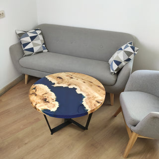 Couchtisch aus Ahorn mit Epoxidharz