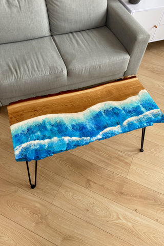 Couchtisch aus Eiche mit Epoxidharz