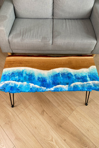 Couchtisch aus Eiche mit Epoxidharz
