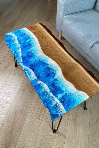 Couchtisch aus Eiche mit Epoxidharz
