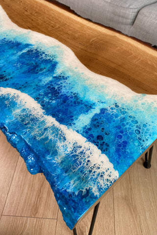 Couchtisch aus Eiche mit Epoxidharz