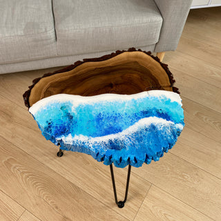 Live Edge Couchtisch aus Walnussharz