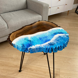 Live Edge Couchtisch aus Walnussharz