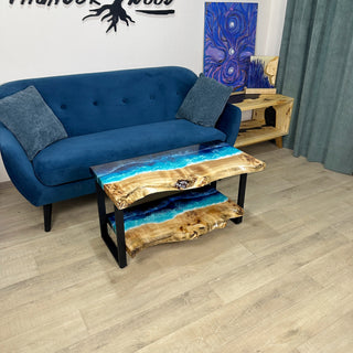 Live Edge Couchtisch mit Regal und Ozean