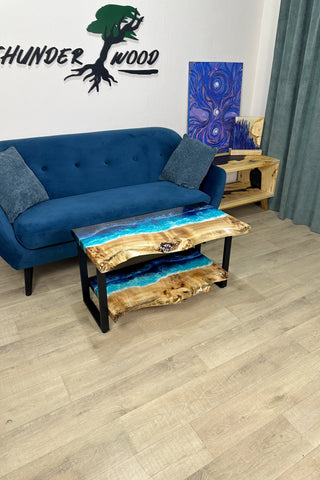 Live Edge Couchtisch mit Regal und Ozean