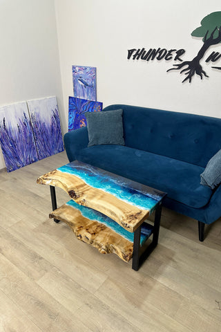 Live Edge Couchtisch mit Regal und Ozean