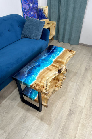Live Edge Couchtisch mit Regal und Ozean