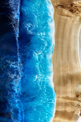 Live Edge Couchtisch mit Regal und Ozean