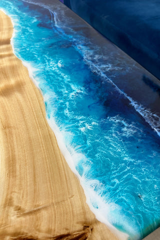 Live Edge Couchtisch mit Regal und Ozean
