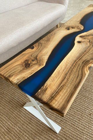 Couchtisch aus Flusswalnussharz