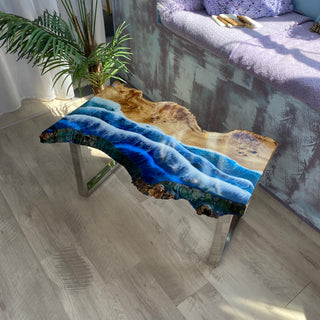 Live-Edge-Couchtisch aus Kunstharz mit Ozeanmotiv