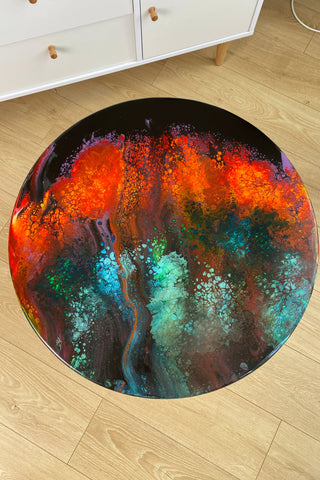 Abstrakter Couchtisch aus Kunstharz