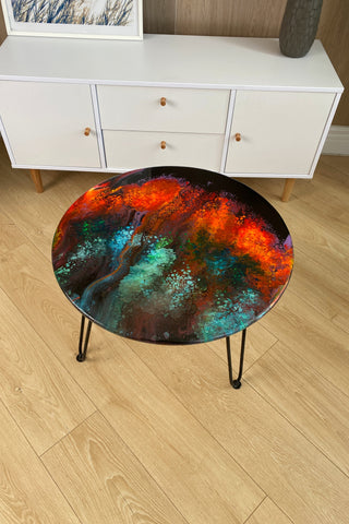 Abstrakter Couchtisch aus Kunstharz