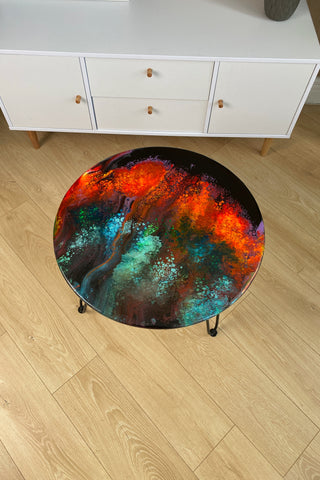 Abstrakter Couchtisch aus Kunstharz