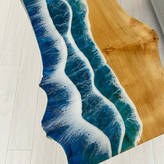 Live Edge Epoxy-Beistelltisch