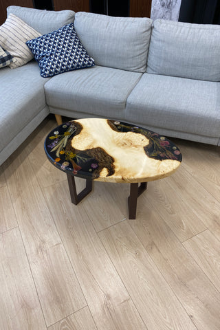 Couchtisch aus Ahorn-Epoxidholz