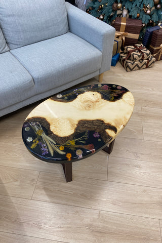 Couchtisch aus Ahorn-Epoxidholz