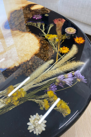 Couchtisch aus Ahorn-Epoxidholz