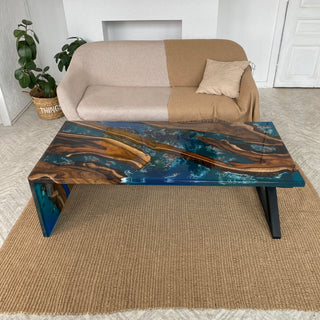 Couchtisch aus Holz und Epoxidharz „Waterfall“